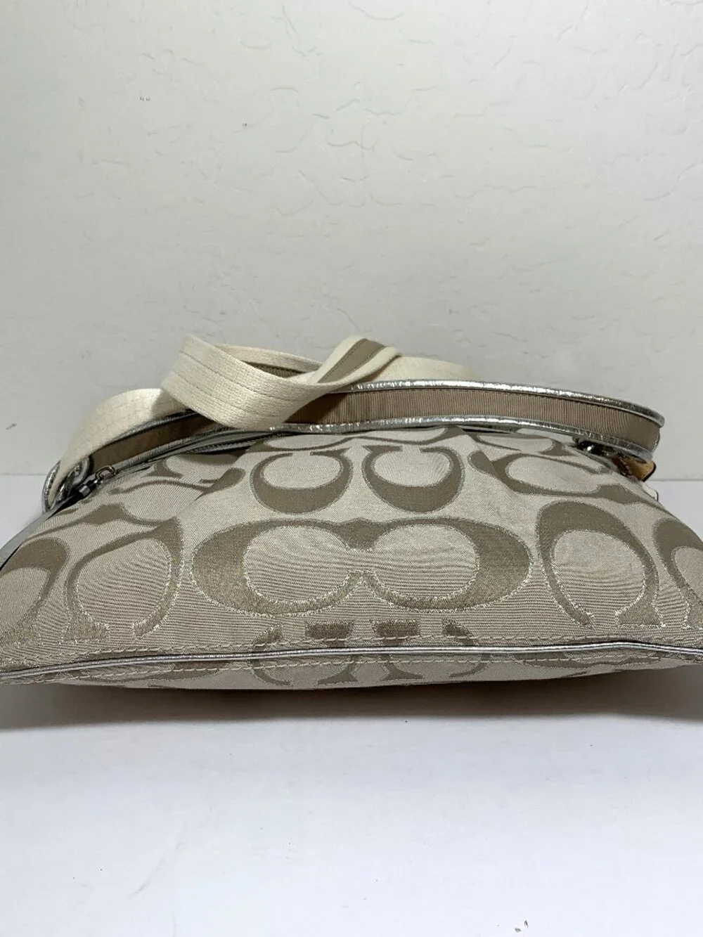 Coach Poppy Metallic Signature Hippie Bag Crossbody Khaki Silver 19131 Like New